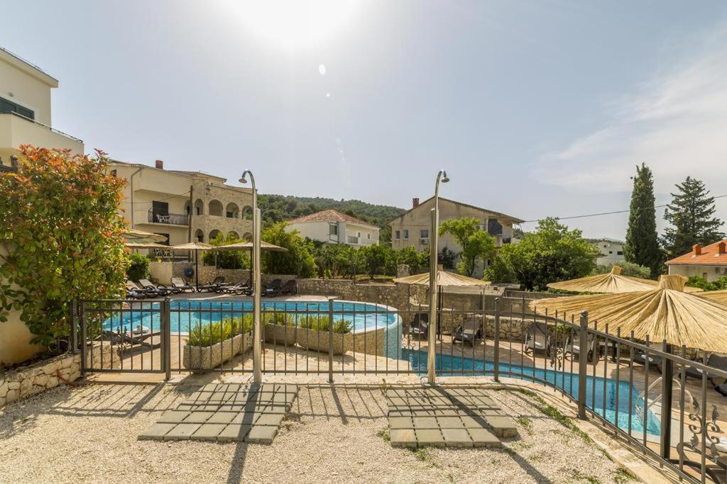 Apartment Carica Слатине Экстерьер фото